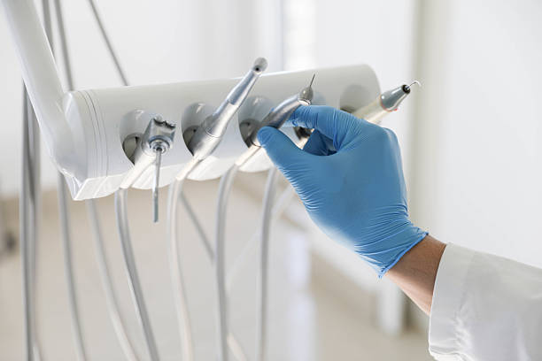 Professional Emergency Dentist technician working in Ballville, OH